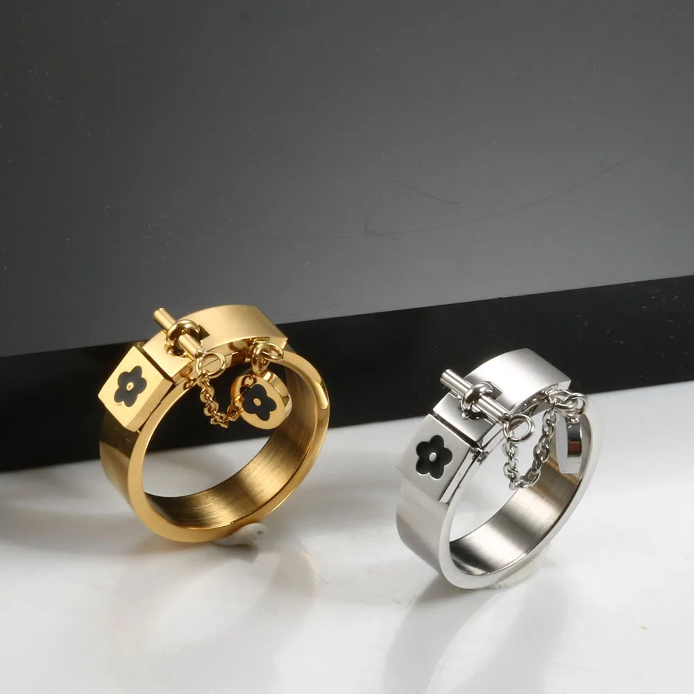 Anel Cadeado Encanto Floral Banhado em Ouro 18K