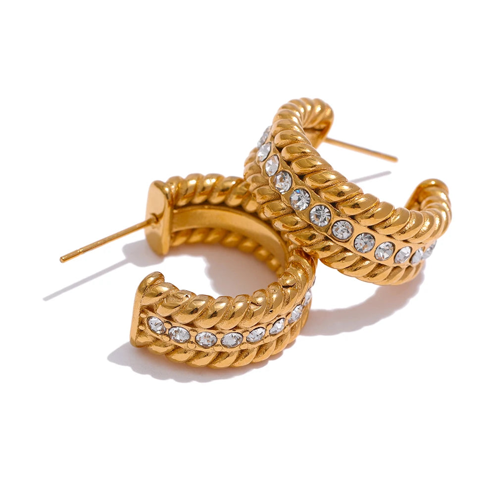 Brinco Argola Torcido Zircônias Banhado em Ouro 18K