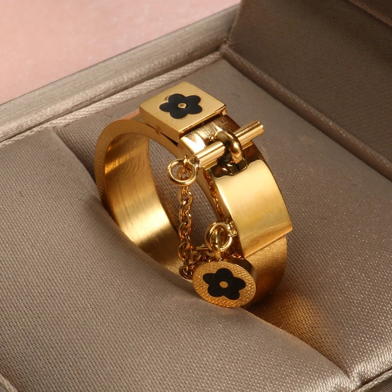 Anel Cadeado Encanto Floral Banhado em Ouro 18K