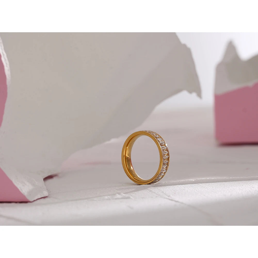 Anel Aliança Zircônias Banhado em Ouro 18K