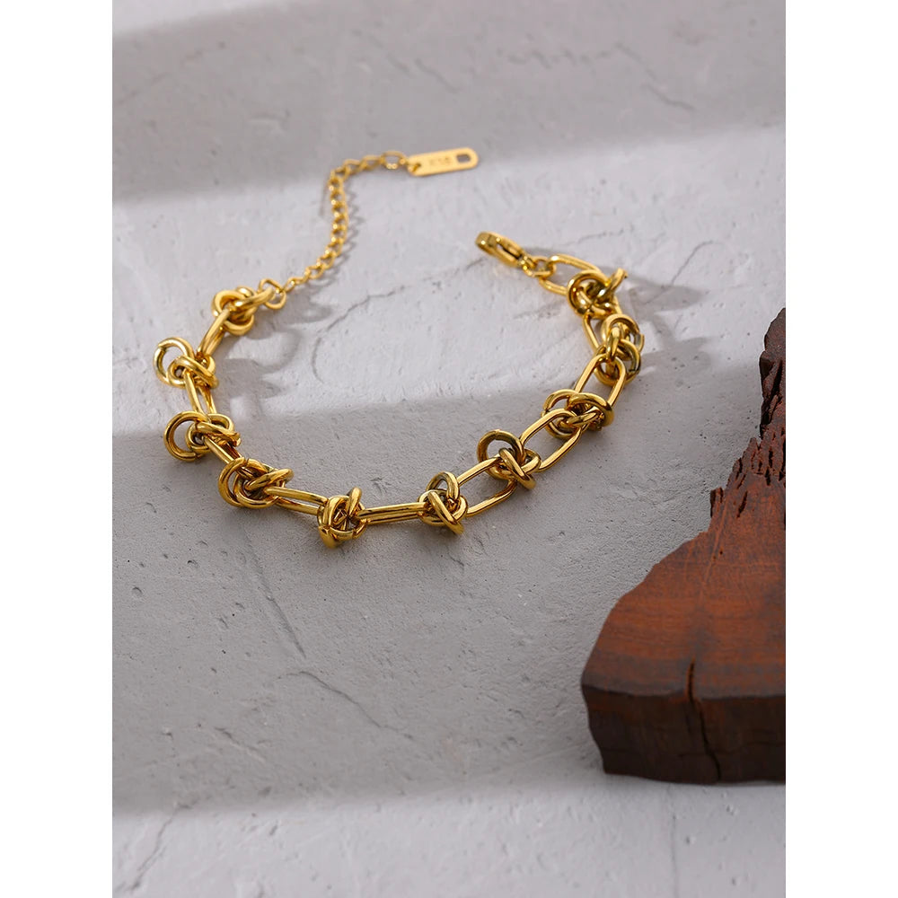 Colar Elos em Nós Banhado em Ouro 18K