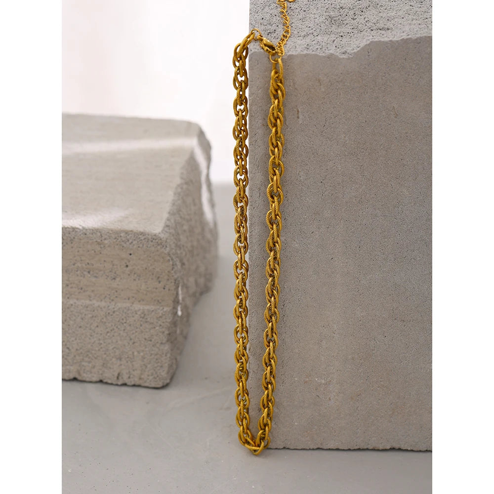 Colar Minimalista Trançado Banhado em Ouro 18K