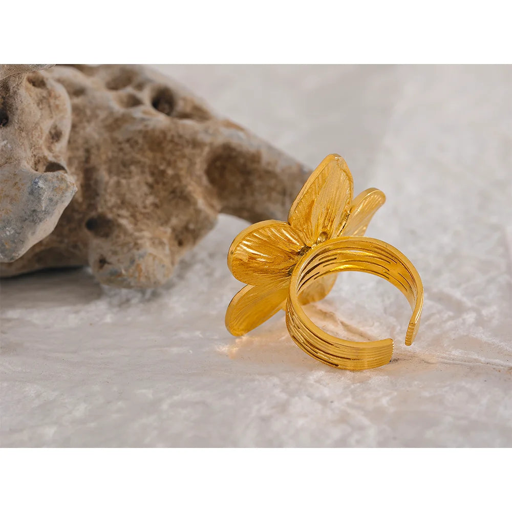 Anel Regulável Floral Banhado em Ouro 18K