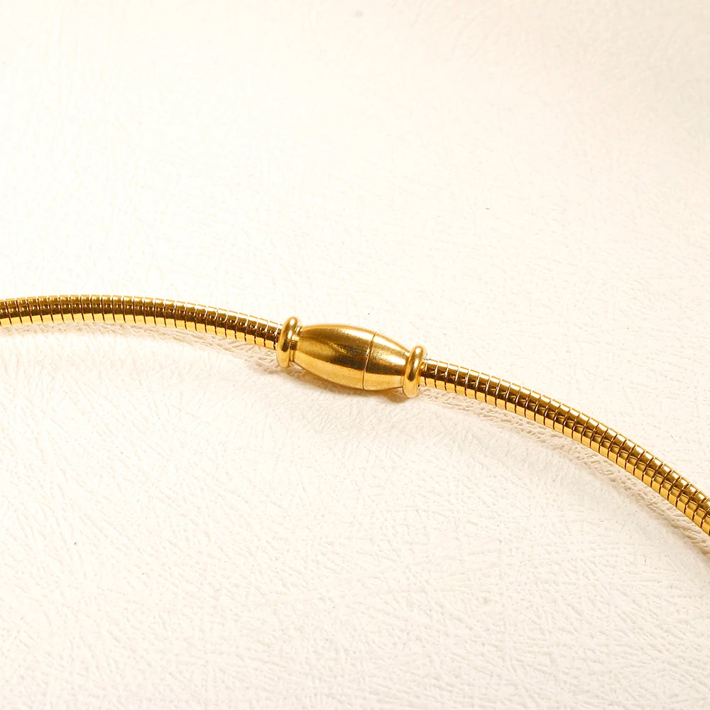 Choker Lua Crescente Banhado em Ouro 18K