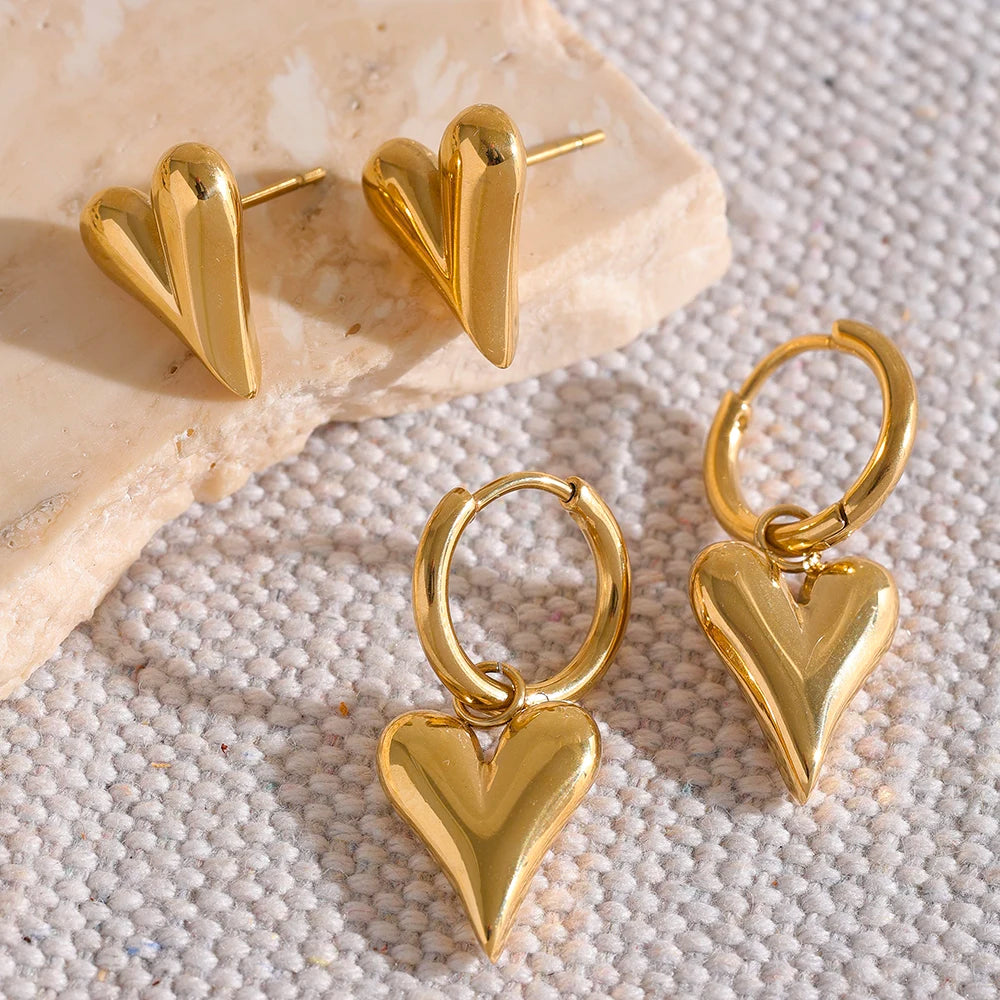 Brinco Pequeno Argola Coração Banhado em Ouro 18K
