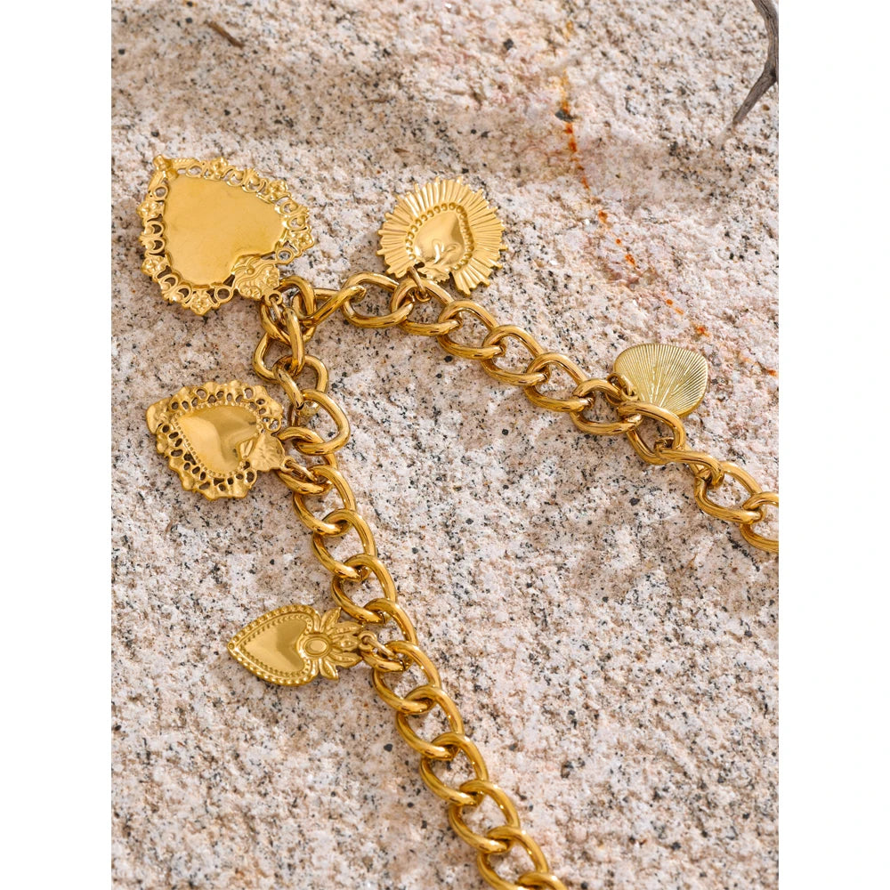 Colar Five Hearts Banhado em Ouro 18K