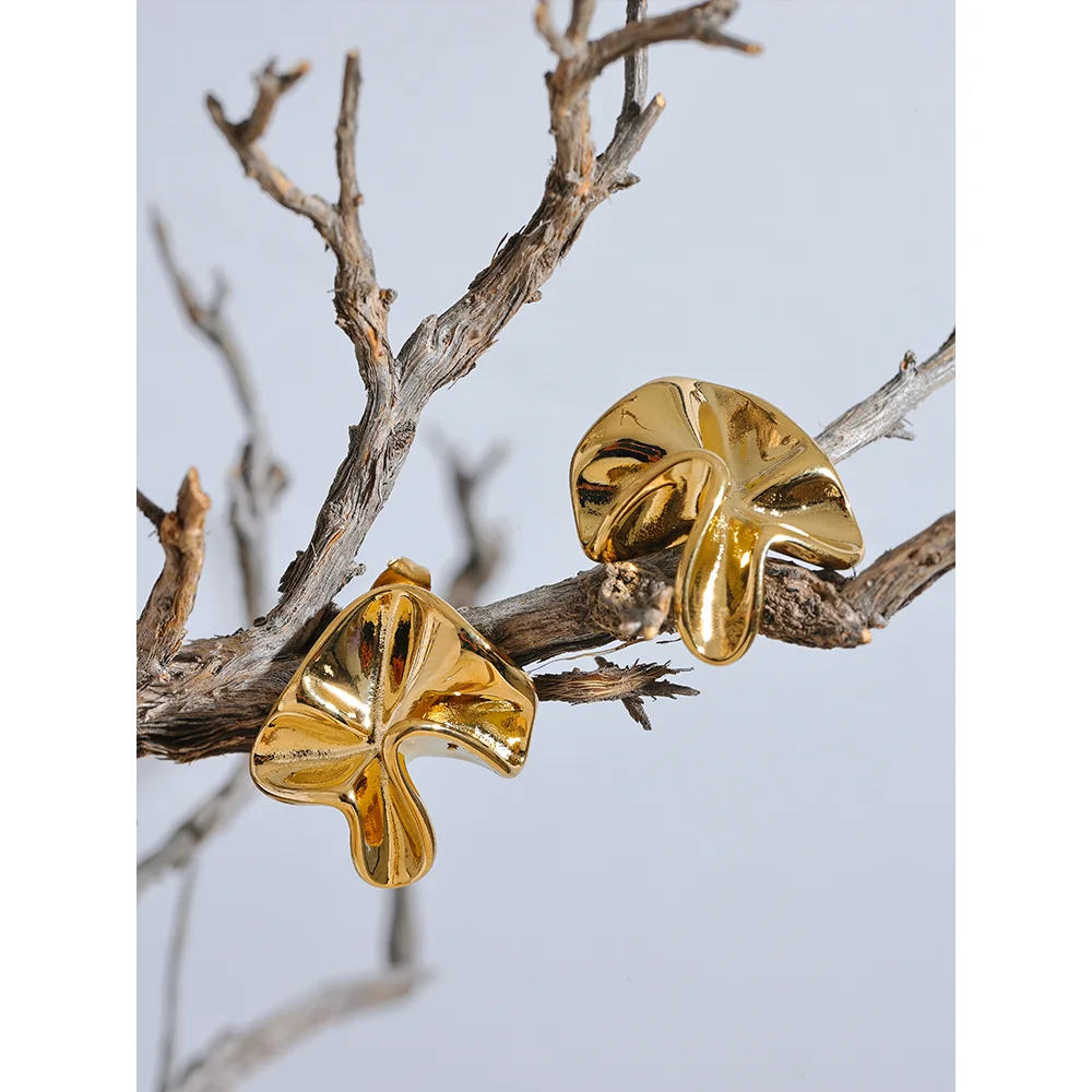 Brinco Irregular Flower Banhado em Ouro 18K