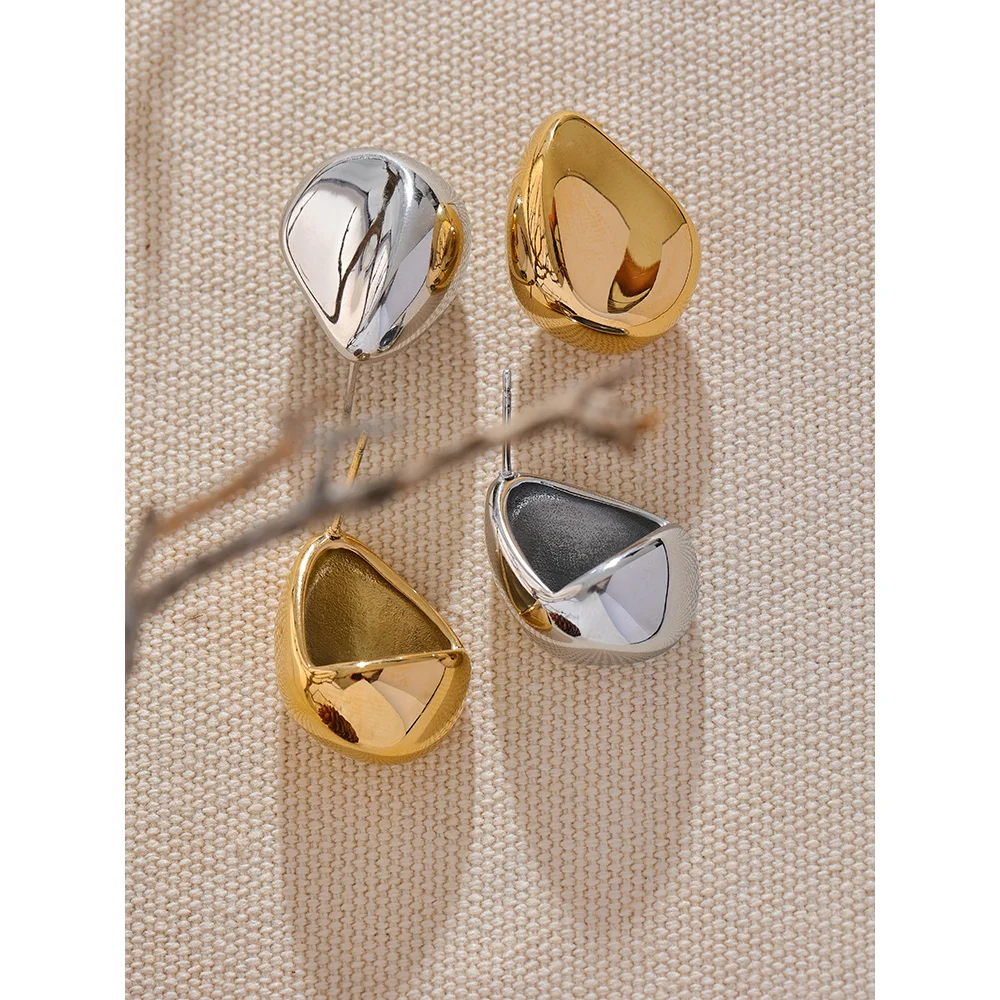 Brinco Oval Moderno Banhado em Ouro 18K