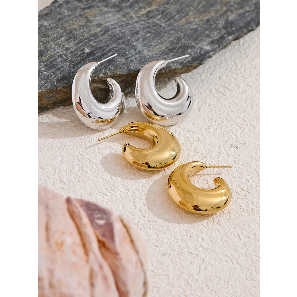 Brinco Meia Lua Irregular Banhado em Ouro 18K