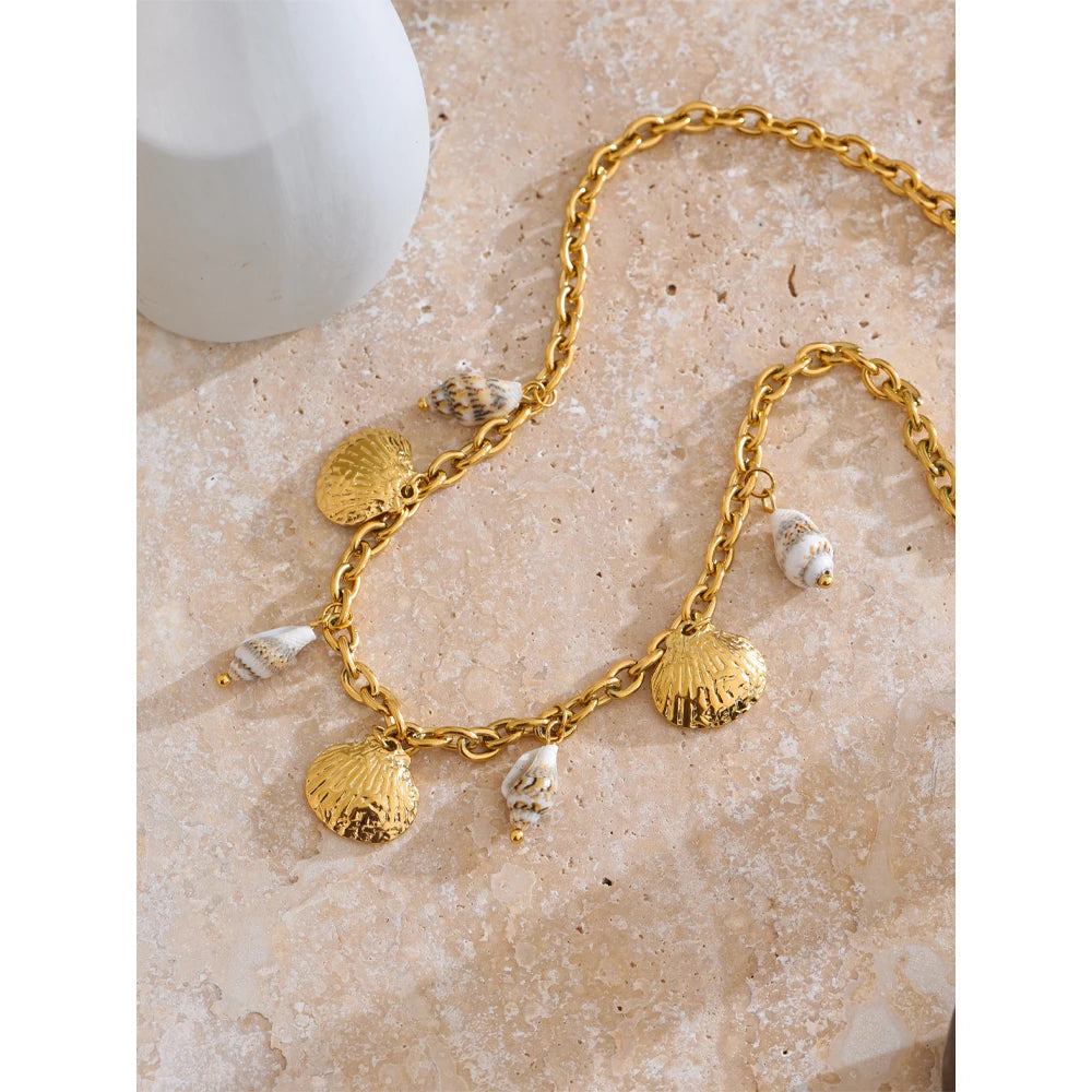 Colar Conchas Banhado em Ouro 18K