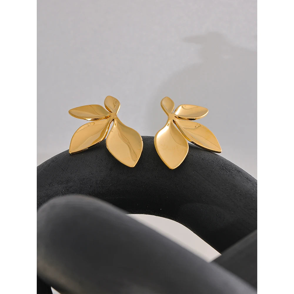 Brinco Flor Banhado em Ouro 18K