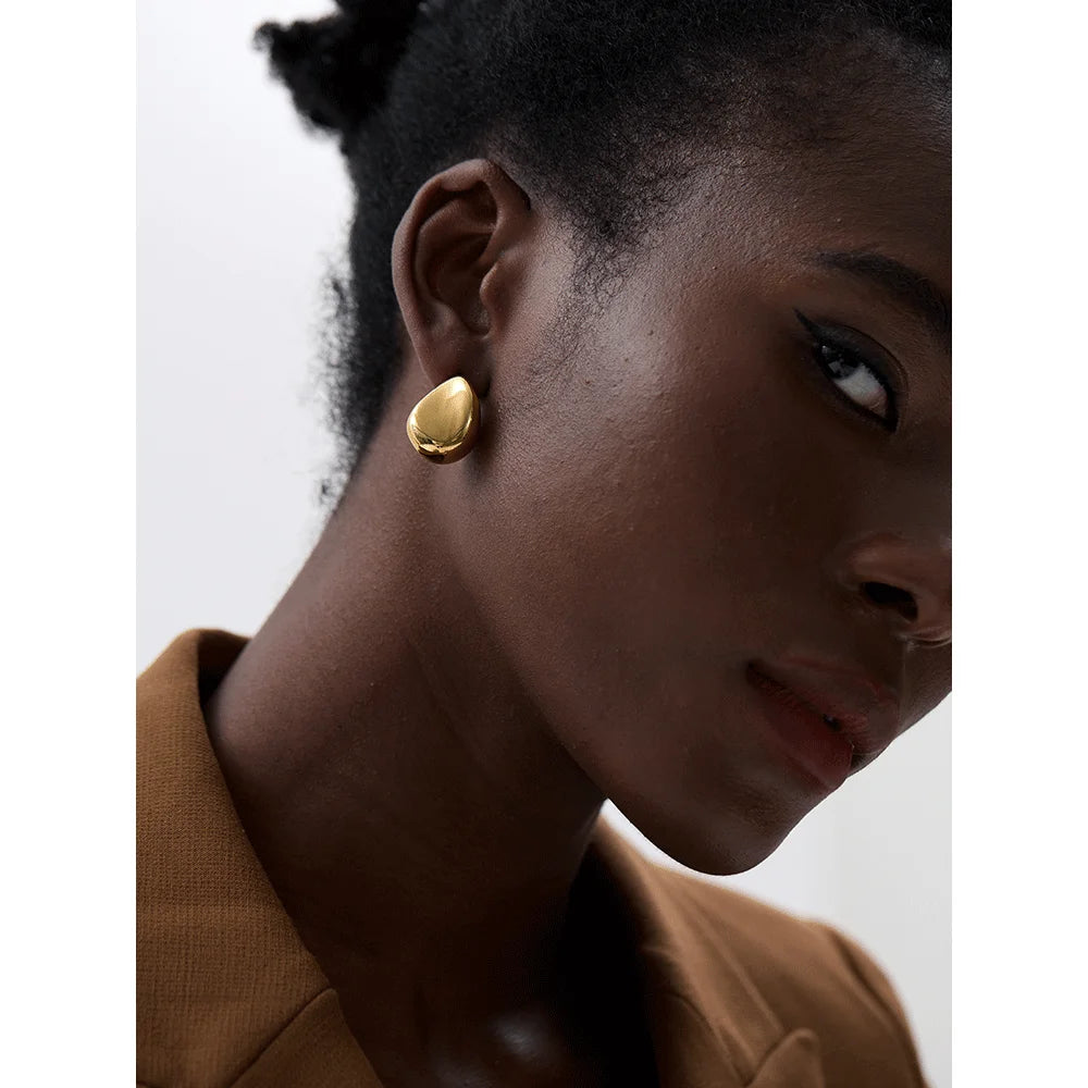 Brinco Oval Moderno Banhado em Ouro 18K