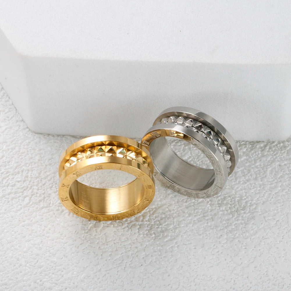Anel Pirâmides Algarismo Romano Banhado em Ouro 18K