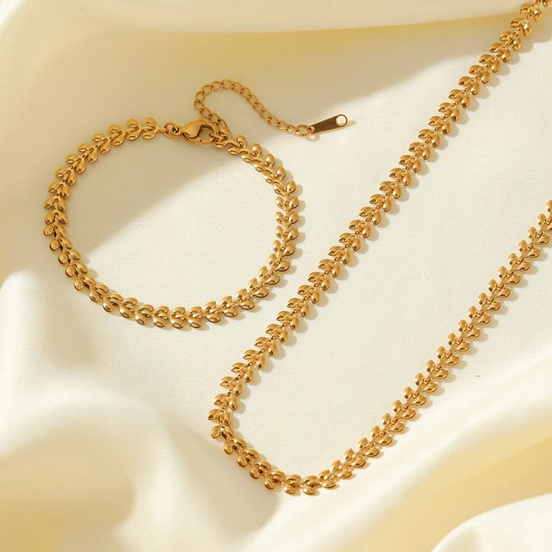Conjunto Colar e Pulseira Folhinhas Banhado em Ouro 18K