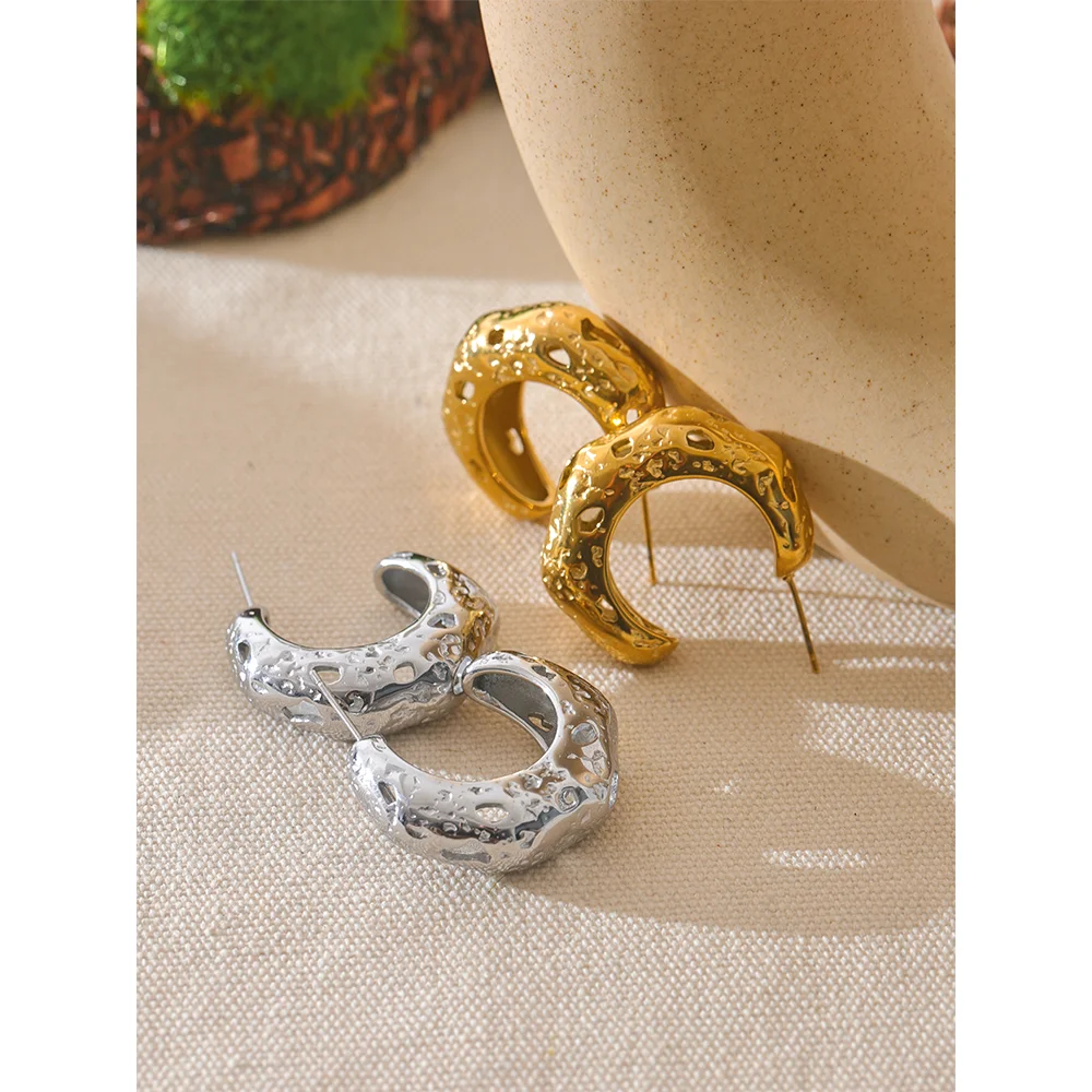 Brinco Argola Martelado Banhado em Ouro 18K