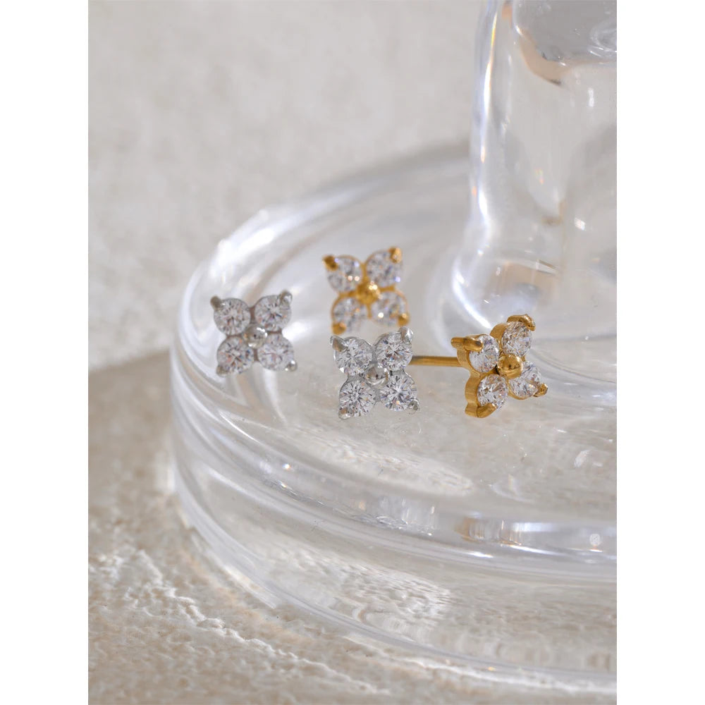 Brinco Delicado Flor Zircônia Banhado em Ouro 18K