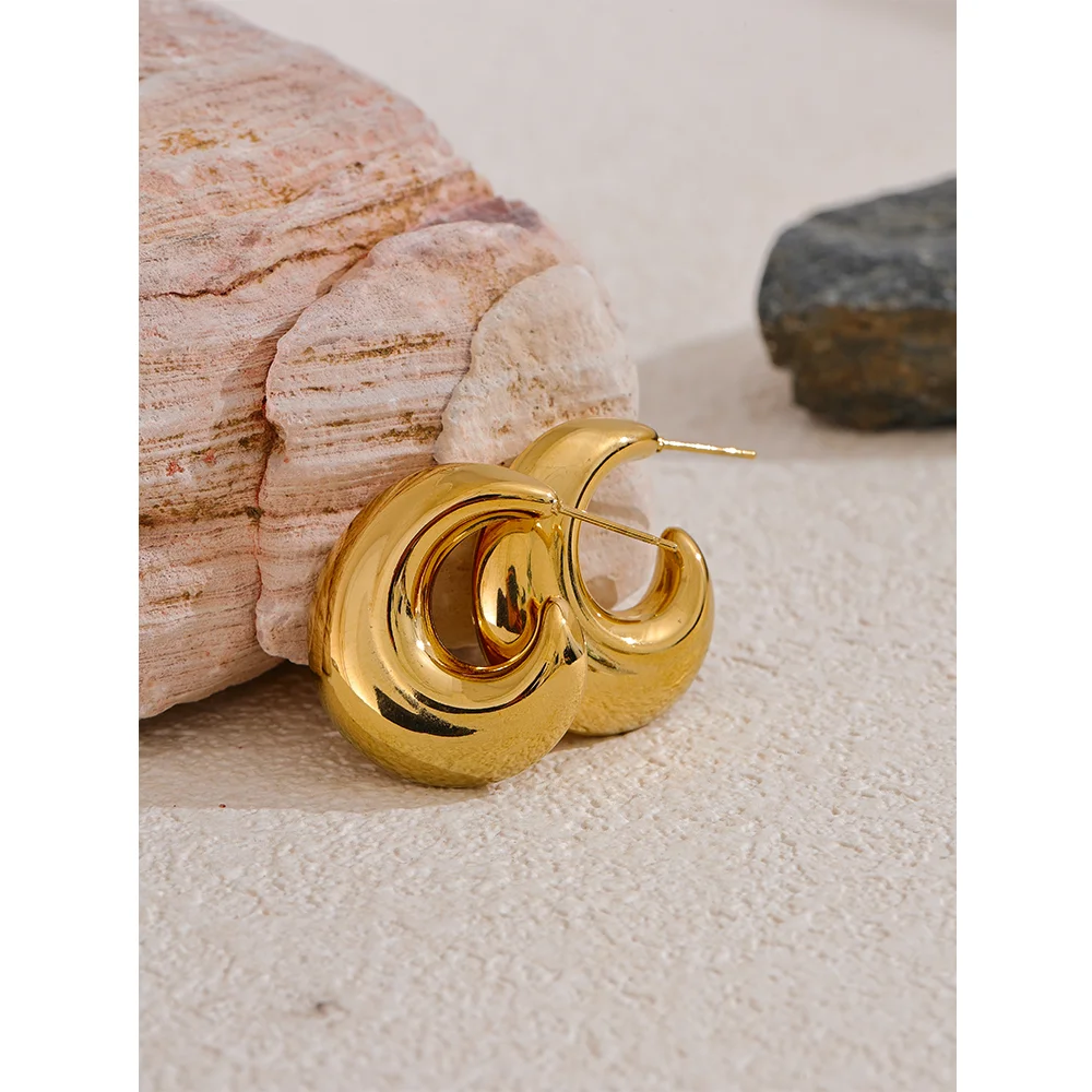 Brinco Meia Lua Irregular Banhado em Ouro 18K