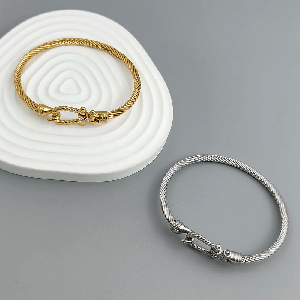 Bracelete Torcido Fivela Banhado em Ouro 18K