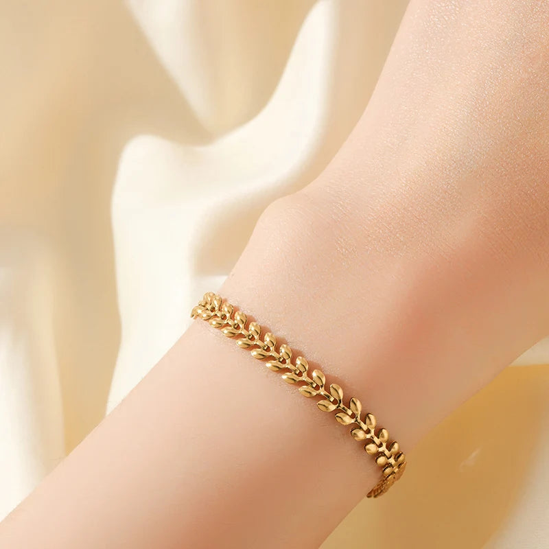 Conjunto Colar e Pulseira Folhinhas Banhado em Ouro 18K