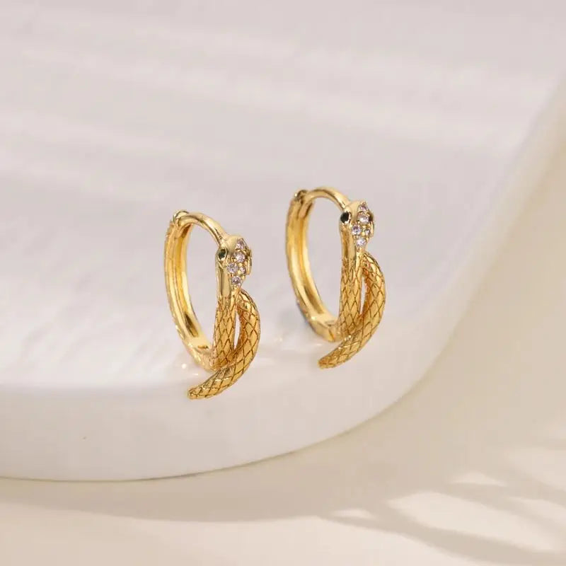 Brinco Cobra com Zircônias Banhado em Ouro 18K