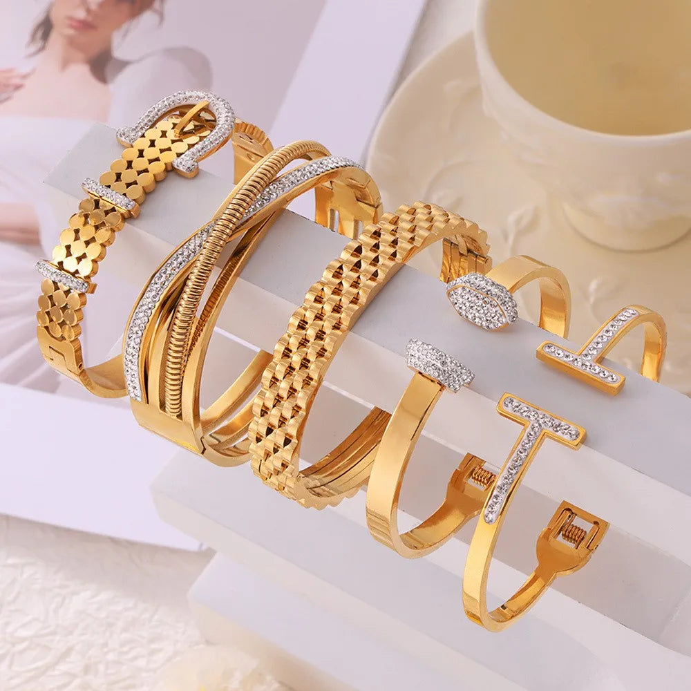 Bracelete Transpassado Zircônias Banhado em Ouro 18K