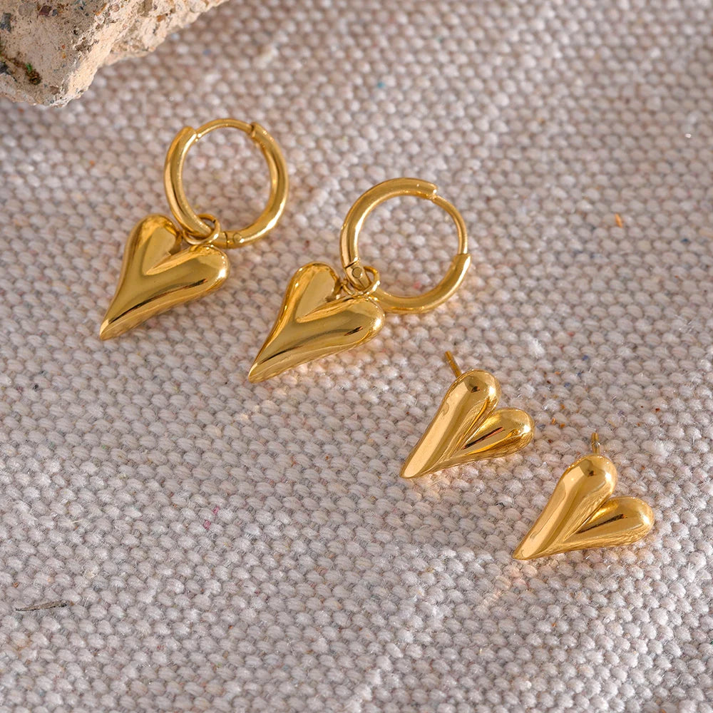 Brinco Pequeno Argola Coração Banhado em Ouro 18K