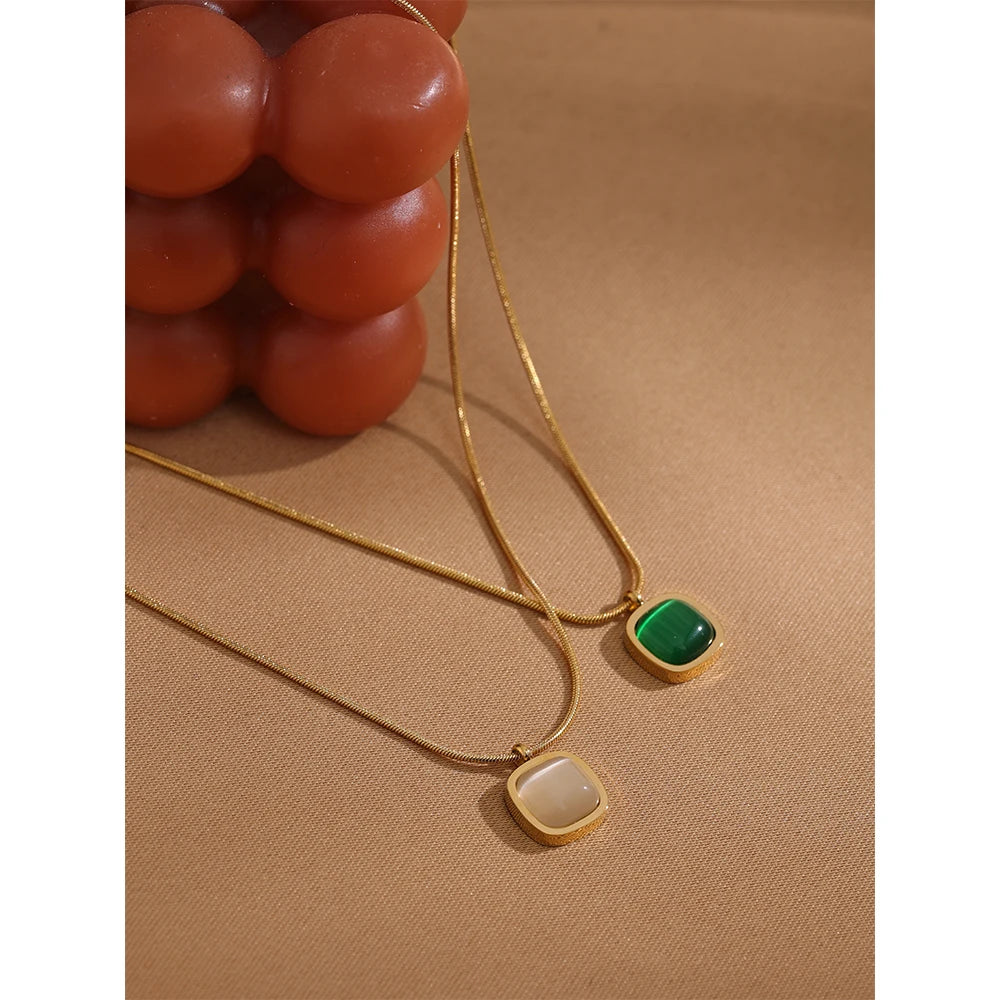 Colar Pingente Pedra Banhado em Ouro 18K