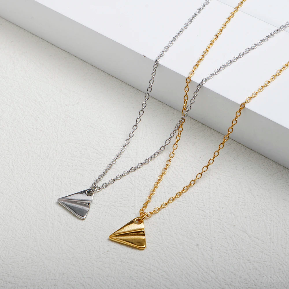 Colar Avião de Papel Banhado em Ouro 18K