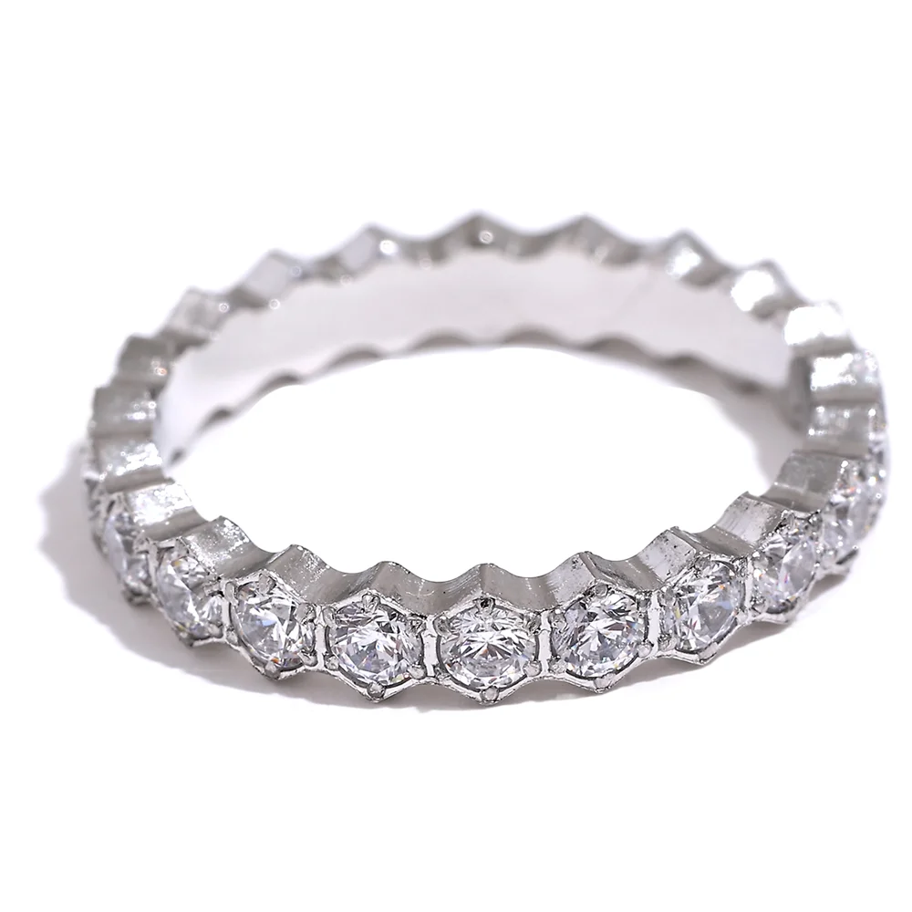 Anel Luxo Zircônias Banhado em Ouro 18K