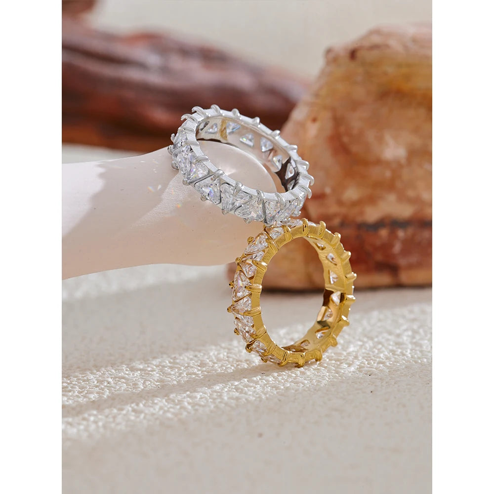 Anel Lux Zircônias Banhado em Ouro 18K