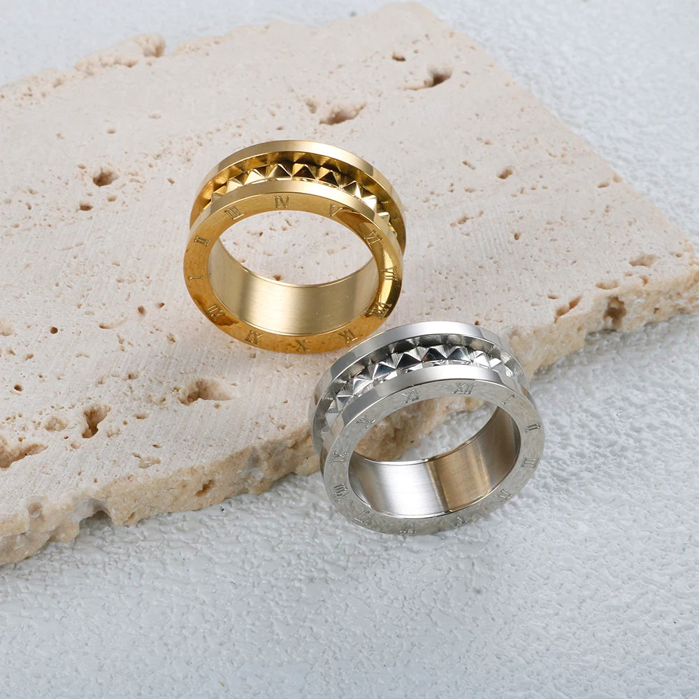 Anel Pirâmides Algarismo Romano Banhado em Ouro 18K
