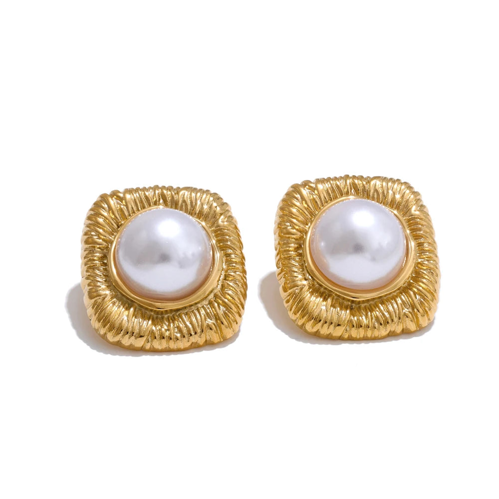 Brinco Elegance Pérola Banhado em Ouro 18K