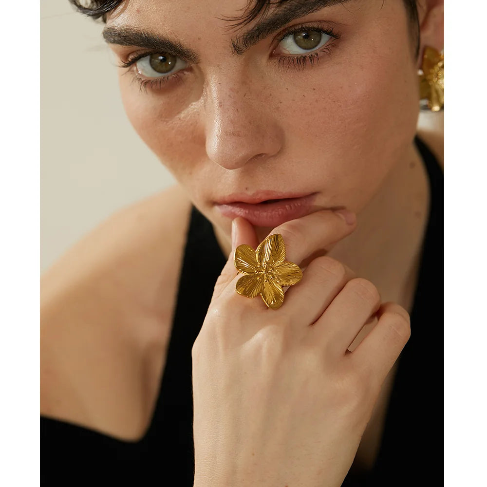Anel Regulável Floral Banhado em Ouro 18K