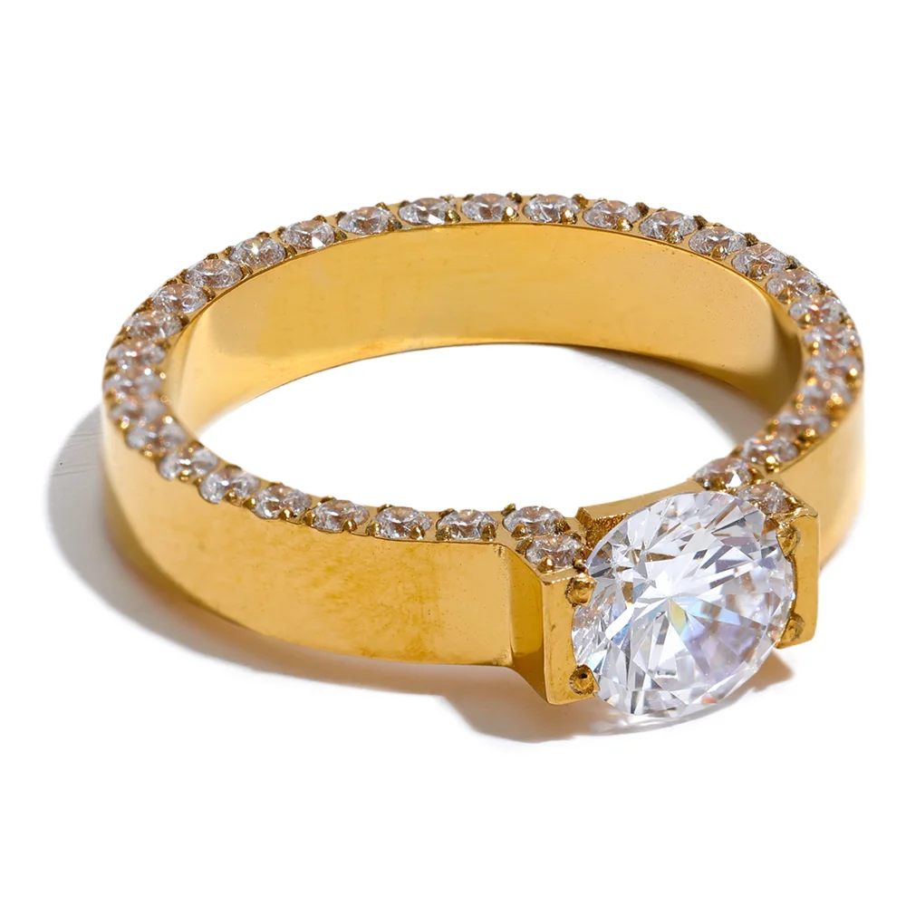 Anel Robusto Cravejado Banhado em Ouro 18K