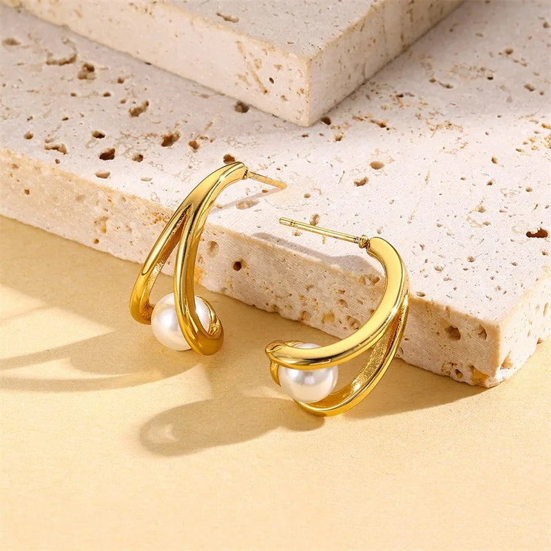 Brinco Vazado Pérola Banhado em Ouro 18K