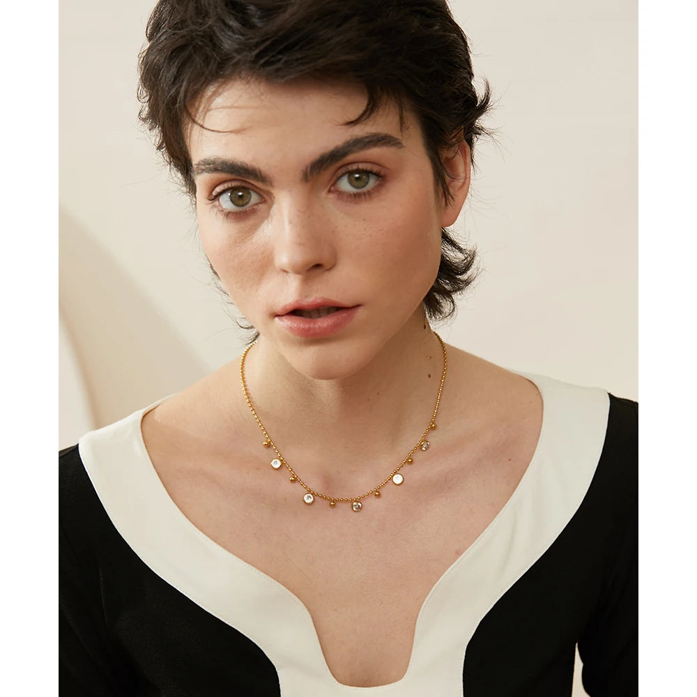 Colar Delicado Esferas Banhado em Ouro 18K