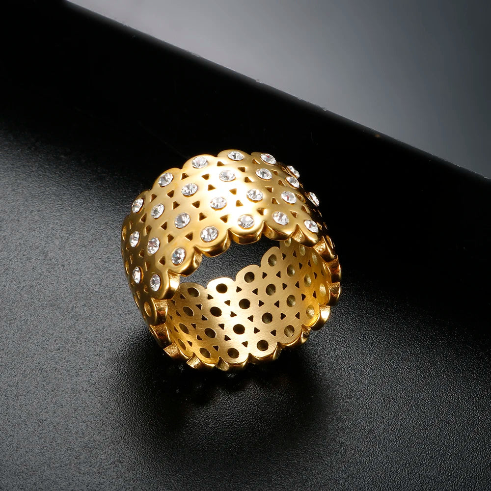 Anel Luxo Vazado Zircônias Banhado em Ouro 18K