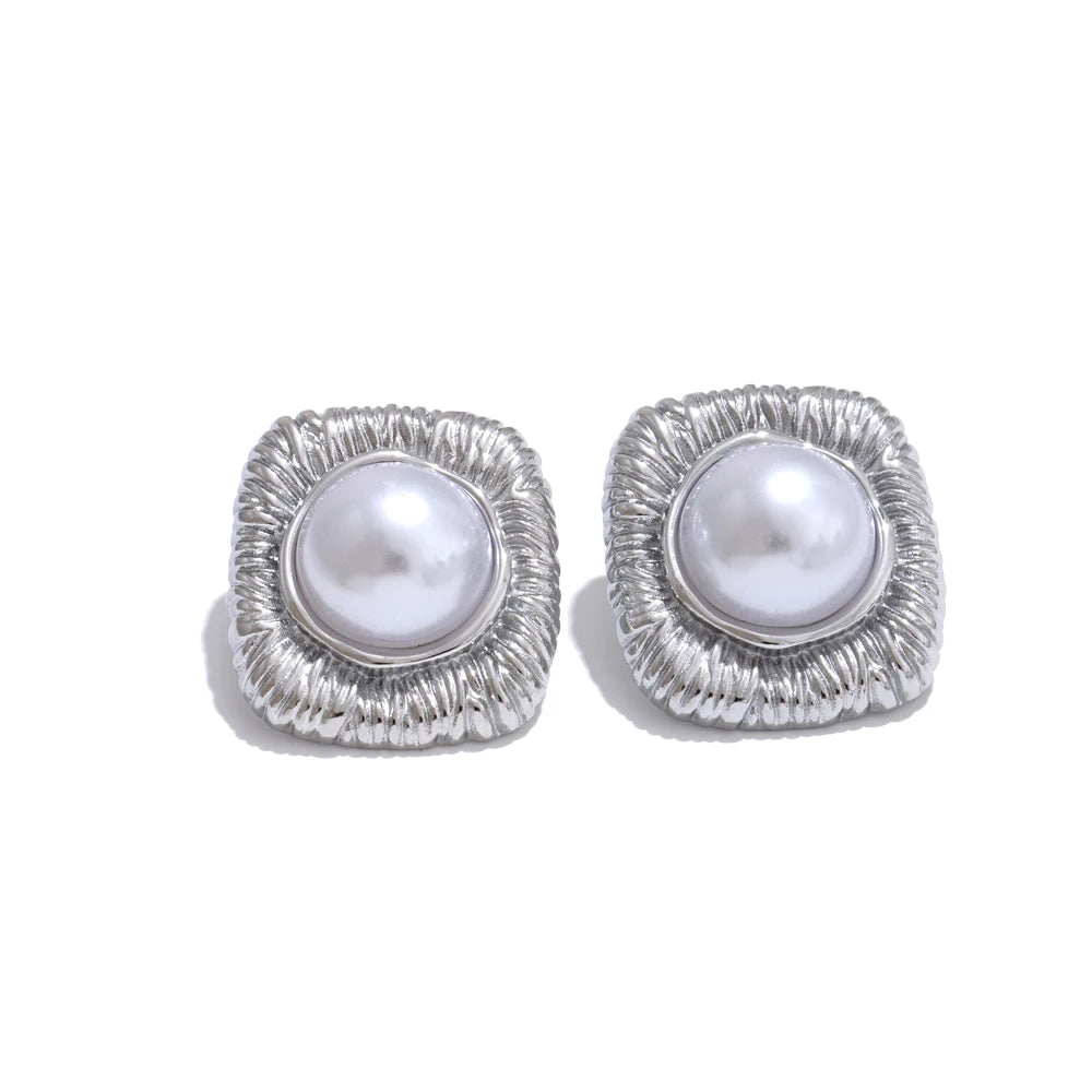Brinco Elegance Pérola Banhado em Ouro 18K