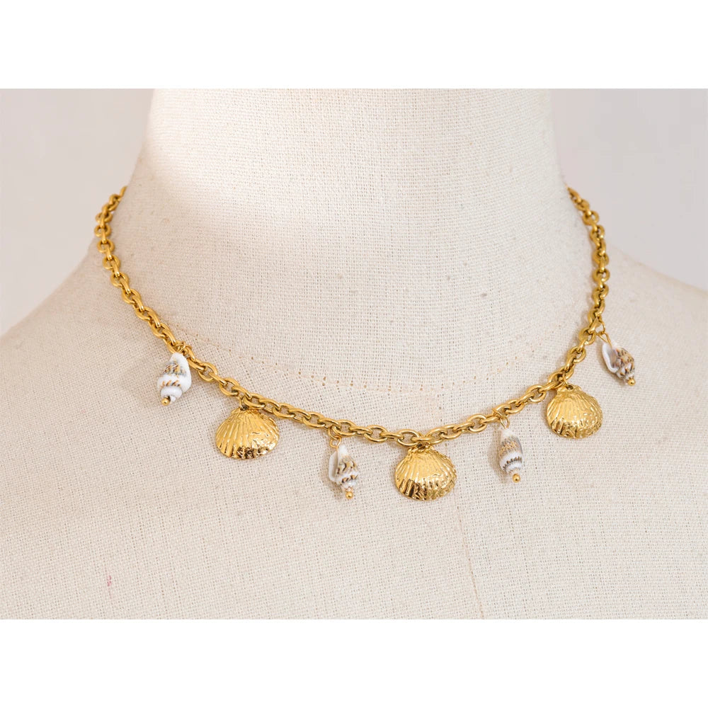 Colar Conchas Banhado em Ouro 18K