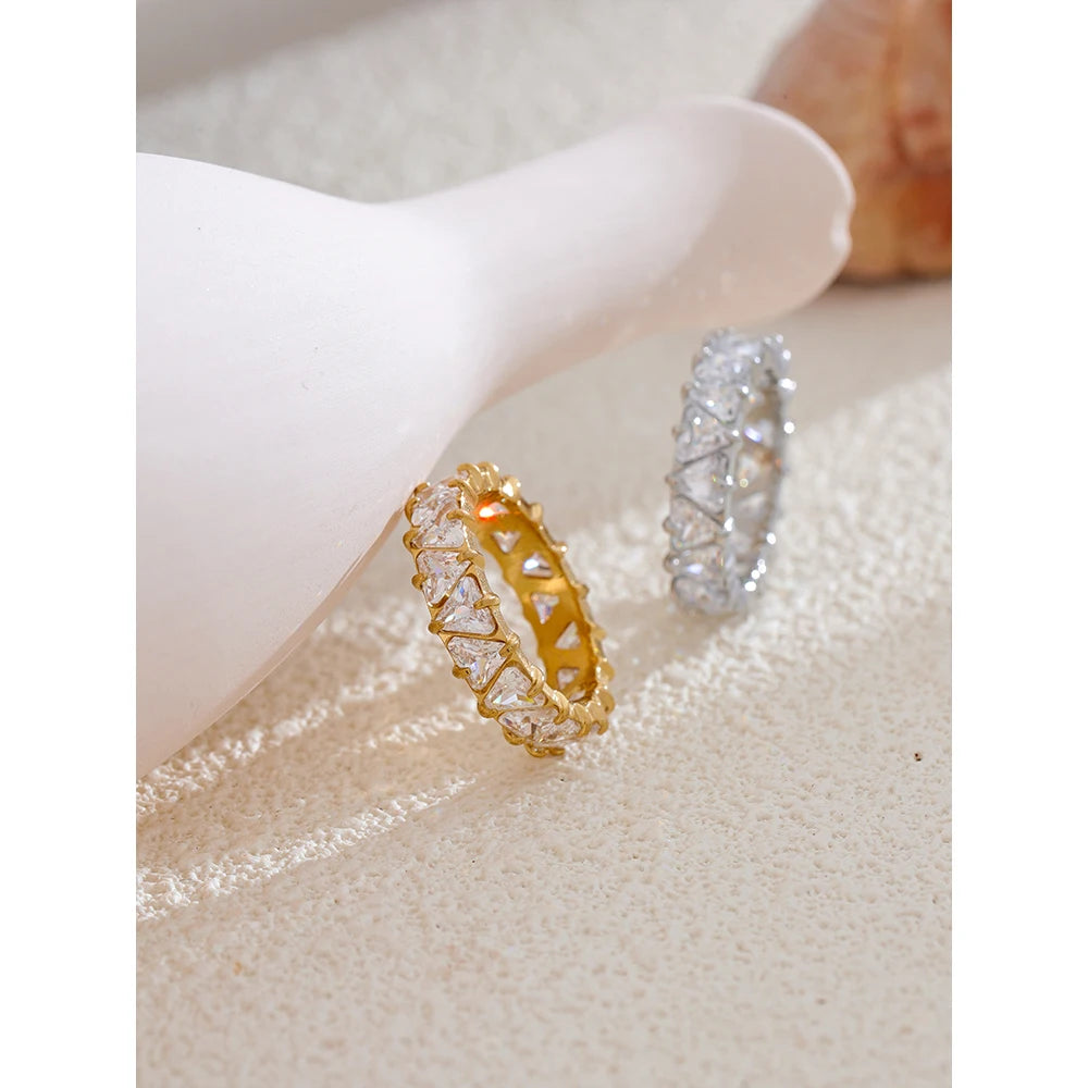 Anel Lux Zircônias Banhado em Ouro 18K