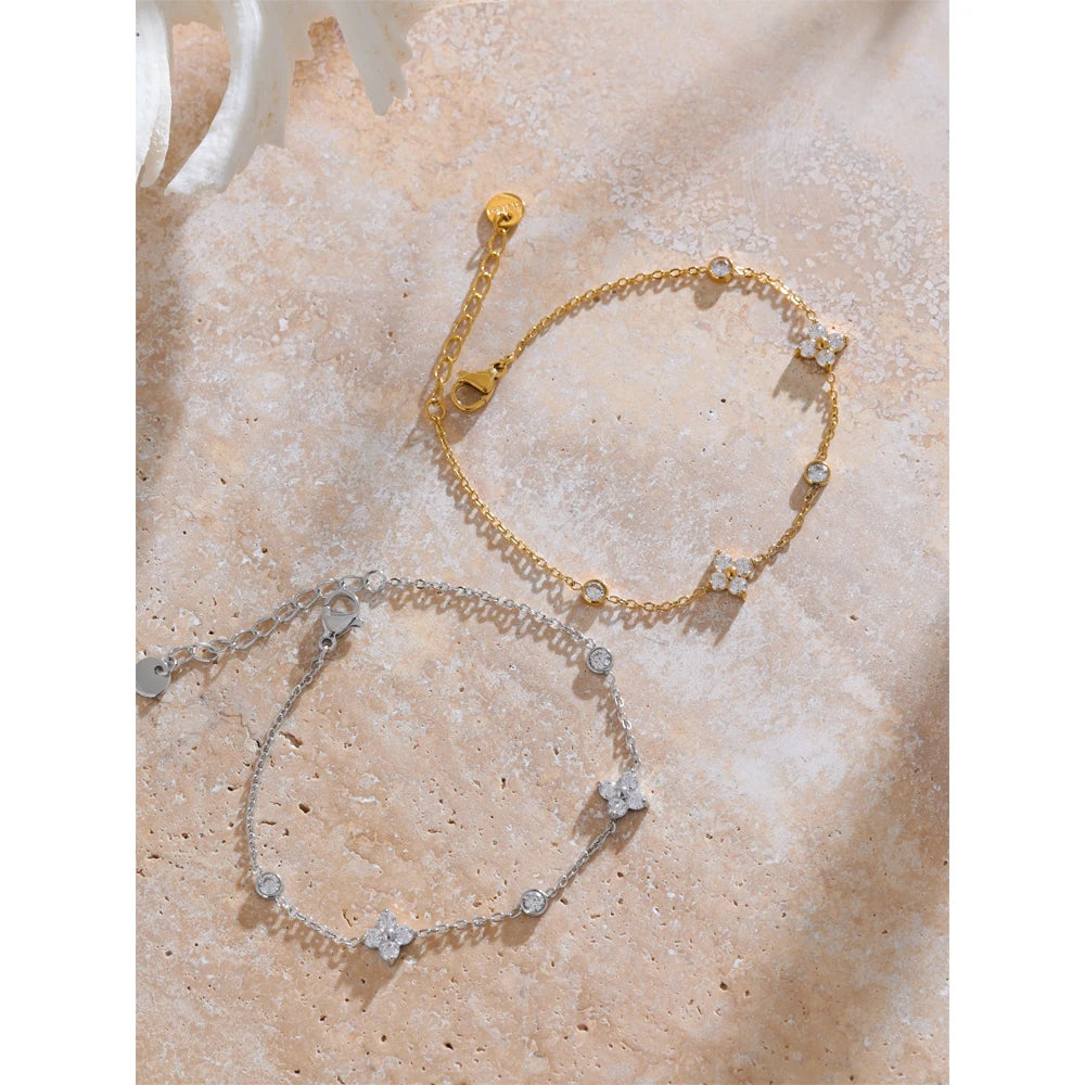 Pulseira Flor Minimalista Banhado em Ouro 18K