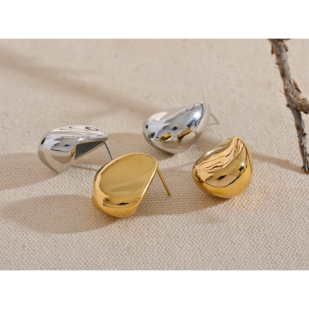Brinco Oval Moderno Banhado em Ouro 18K