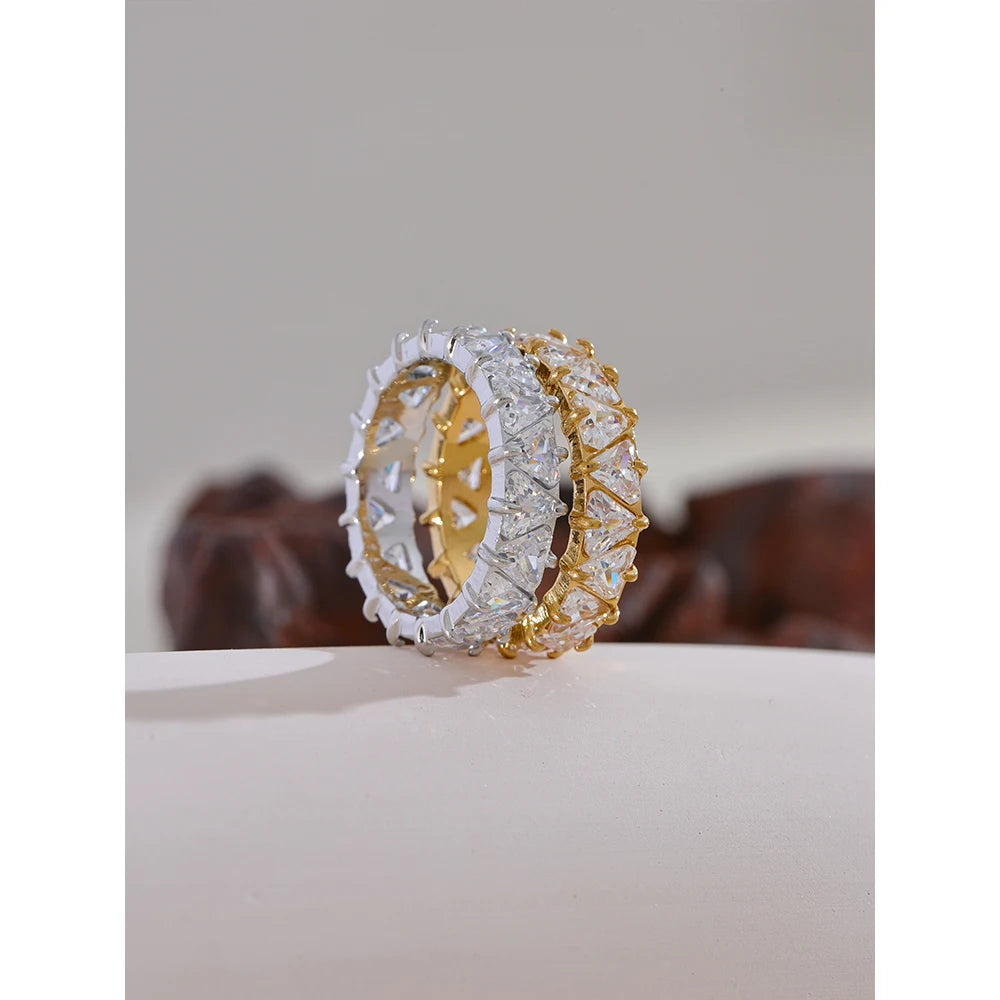 Anel Lux Zircônias Banhado em Ouro 18K