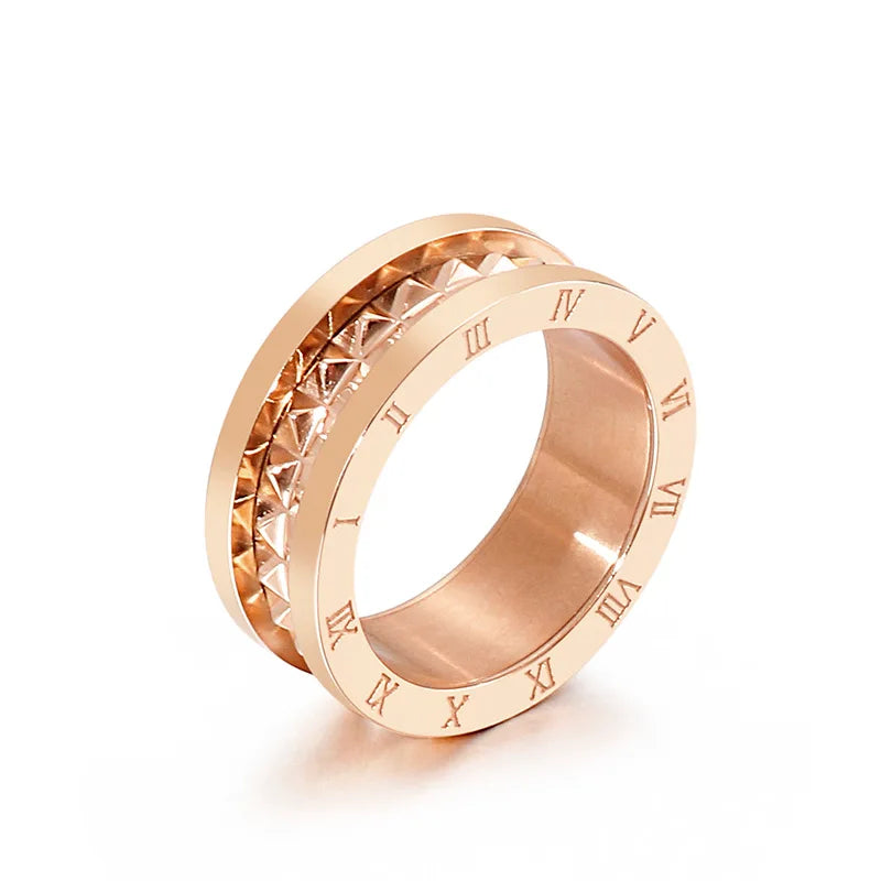 Anel Pirâmides Algarismo Romano Banhado em Ouro 18K