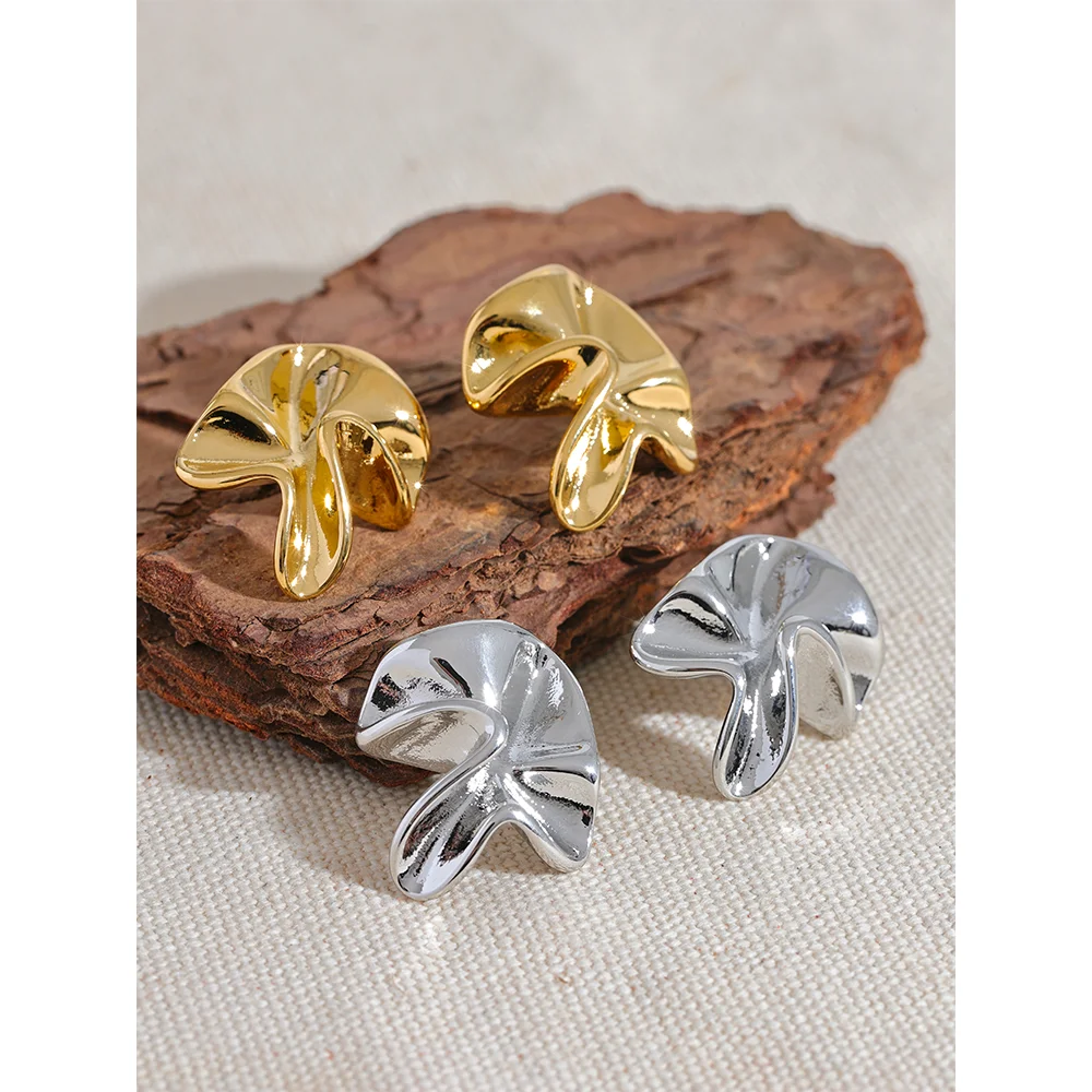 Brinco Irregular Flower Banhado em Ouro 18K
