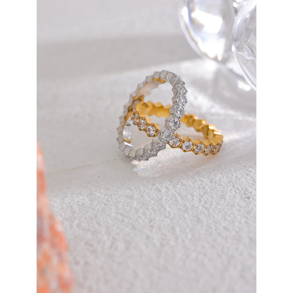 Anel Luxo Zircônias Banhado em Ouro 18K